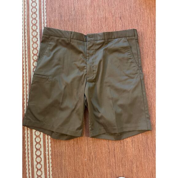 UPS WearGuard Delivery Brown Uniform Shorts Men’s Size 40 Utility Pocket - Picture 1 of 2